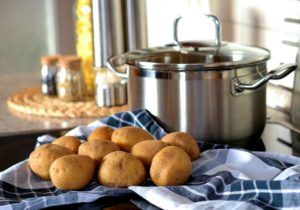 Pinchos de patata rellena