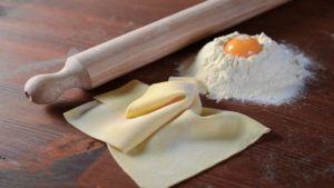 Triángulos de pasta filo rellenos