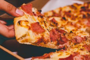 Pizza atún con chorizo