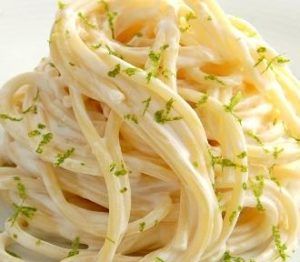 Espaguetis con crema de yogur