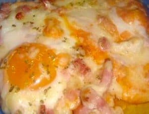 HUEVOS CON NATA Y BEICON AL HORNO