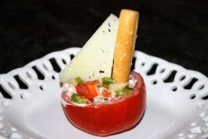 Barquillos rellenos de ensalada y verdurita