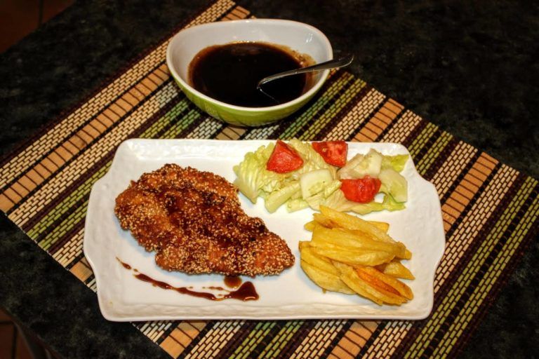 PECHUGAS DE POLLO ADOBADO CRUJIENTE CON SALSA DE SOJA Y MIEL