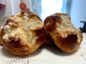 Bollos dulces rellenos de crema de queso