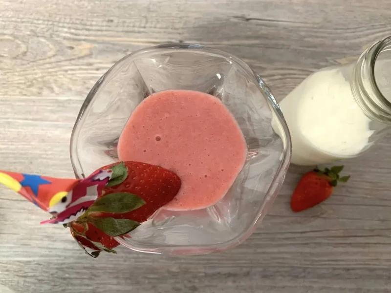 Batido de fresas con nata liquida