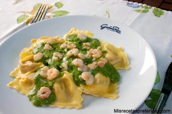 RAVIOLIS DE BOLETUS EDULIS ACOMPAÑADOS CON CREMA DE ESPINACAS Y GAMBAS