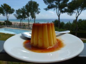 FLAN RAPIDO CON GALLETAS