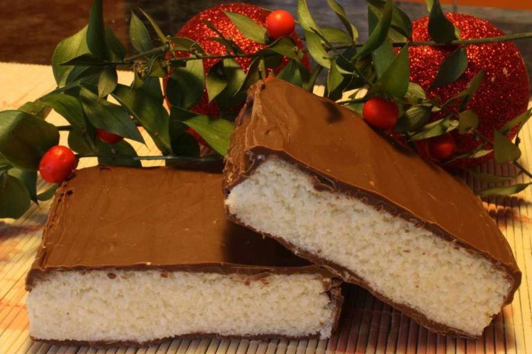 Turrón de coco con cobertura de chocolate