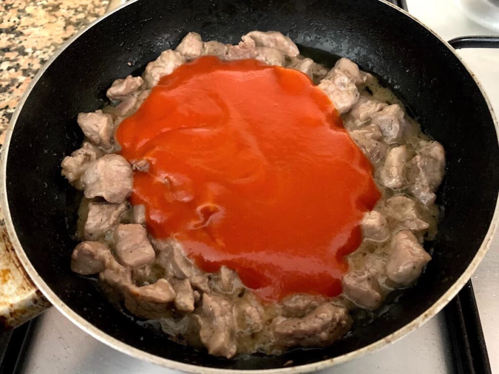 Carne tomate