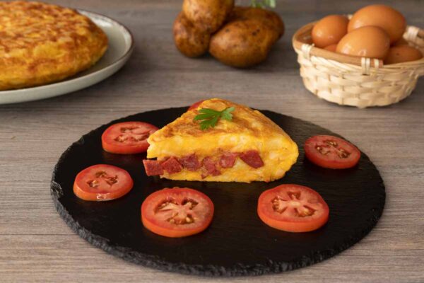 Tortilla de patatas con chorizo casera y buenísima - Mis recetas preferidas