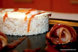 Arroz con huevo atún y beicón