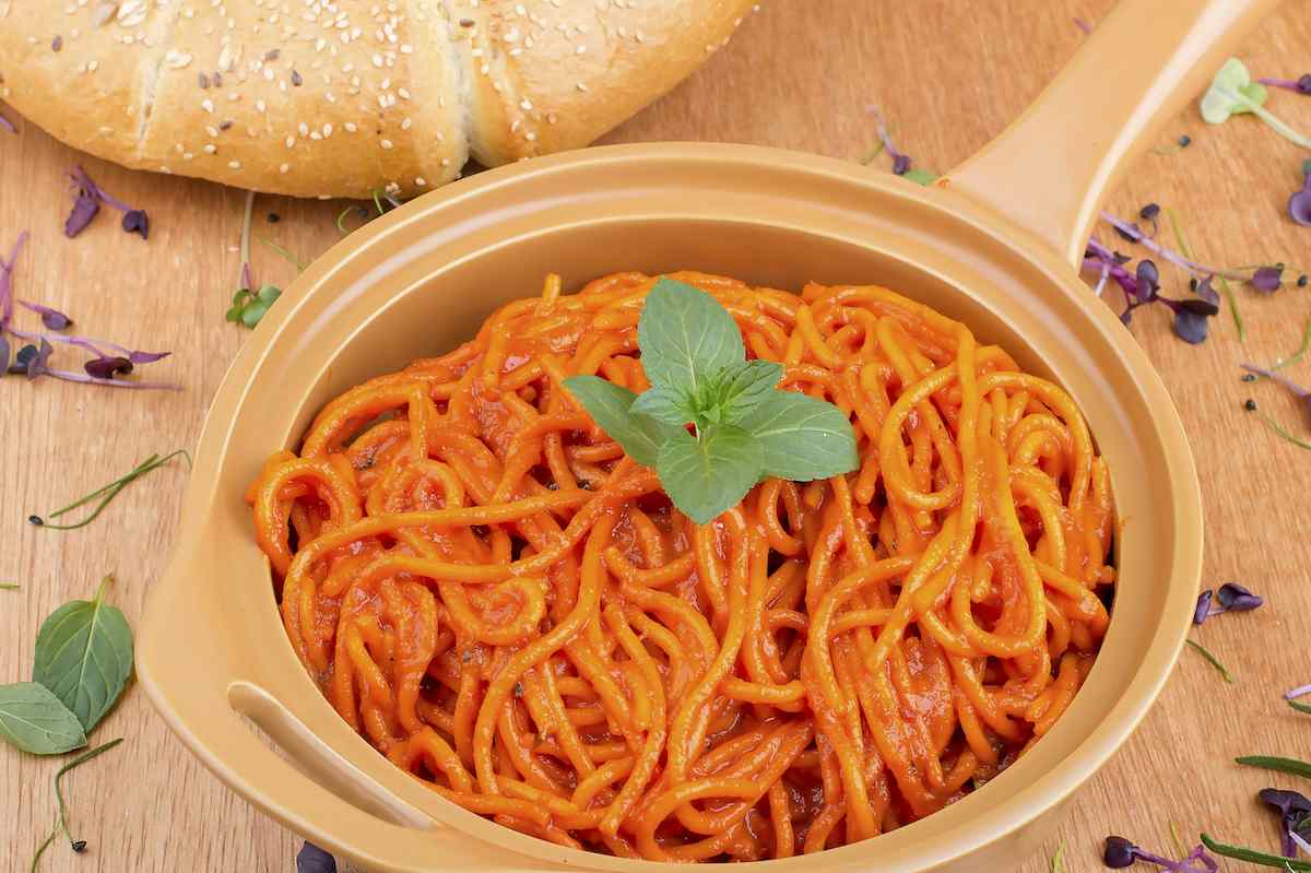 Espaguetis con tomate y nata - Mis recetas preferidas