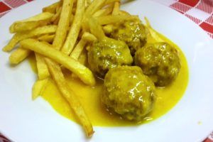 Albondigas salsa de almendras