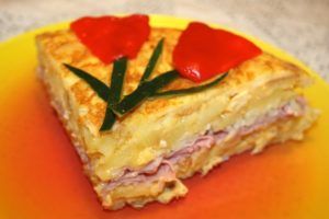 Tortilla d patatas rellena jamón york y queso