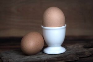 Para que los huevos duros no se rompan ya sabes el truco o quieres que te lo explique, es muy sencillo y práctico