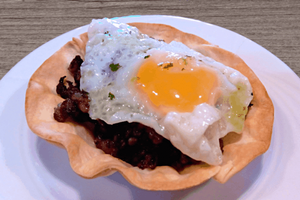 Tartaleta con morcilla de Burgos y huevo de codorniz