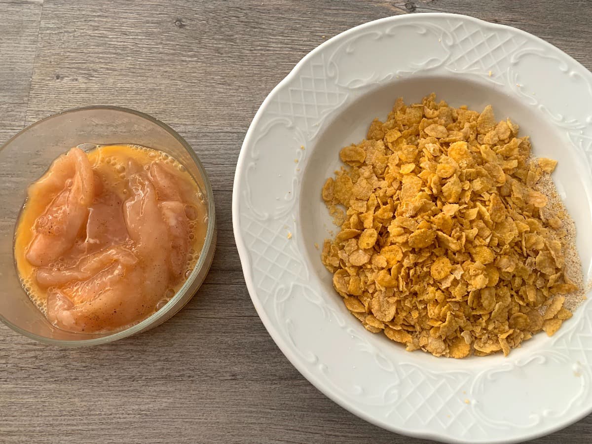 cereales machacado y pollo huevo
