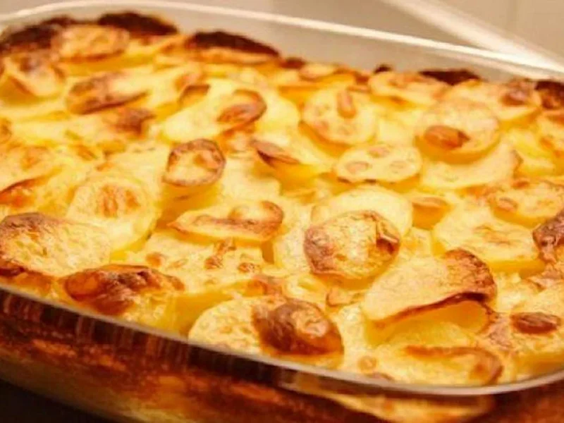 Patatas gratinadas con bechamel