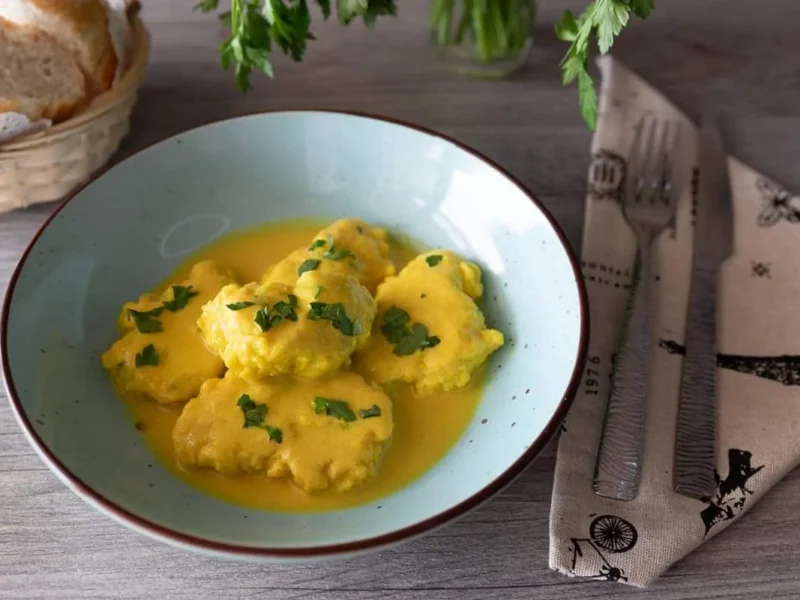 Tortillitas de pescado en salsa