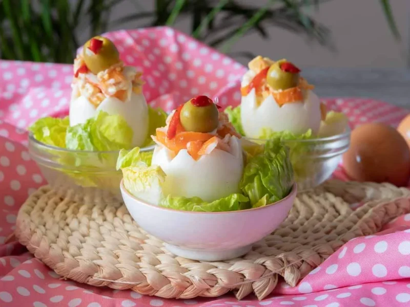 Pinchos huevos rellenos