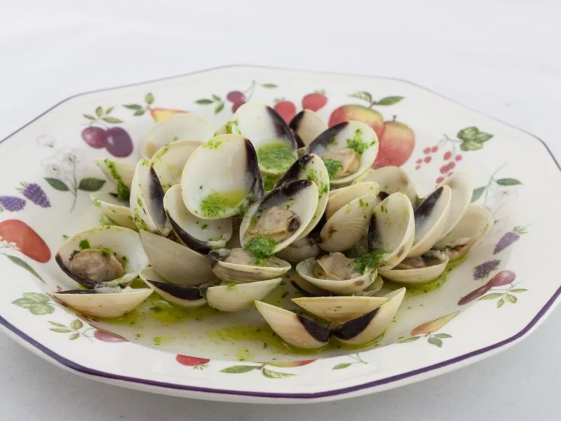 Almejas al ajillo