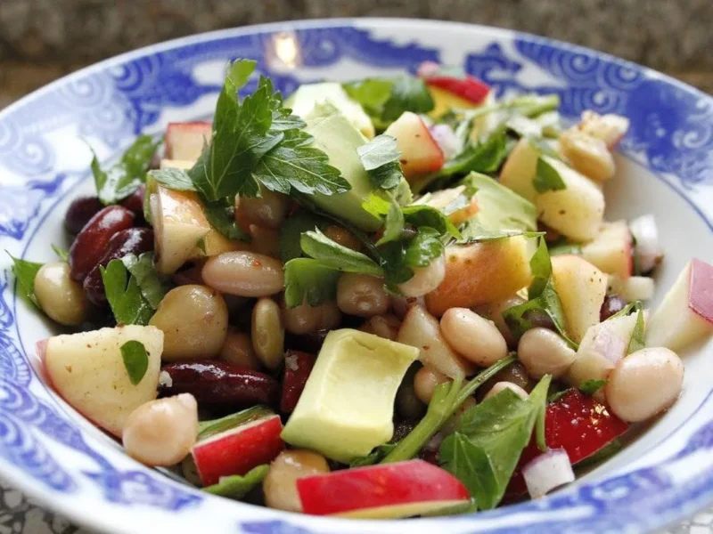 Ensalada de alubias con aguacate