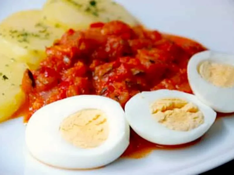 Pisto manchego con patatas y huevo